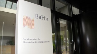 Die BaFin bemängelt Fehler im Konzernabschluss 2021 der The Social Chain AG. Bild und Copyright: nitpicker / shutterstock.com.