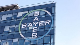 Die charttechnische Gefahr eines Doppeltops ist für die Aktien von Bayer weiterhin nicht vom Tisch. Bild und Copyright: ricochet64 / shutterstock.com.