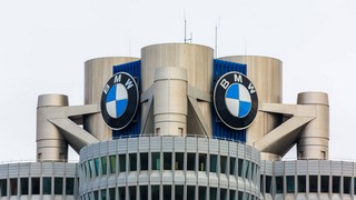 Chartanalyse der UBS zur DAX-notierten Aktie von BMW. Bild und Copyright: Chris Redan / shutterstock.com.