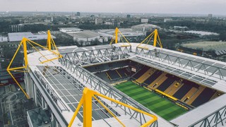 Erfolg in der Champions League: Die Aktien von Borussia Dortmund kletterten zeitweise an die Spitze des SDAX. Bild und Copyright: taranchic / shutterstock.com.