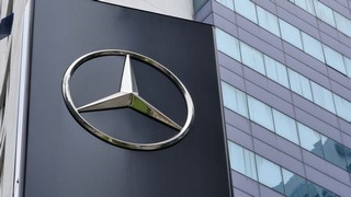 Chartanalyse der UBS zur Mercedes-Benz Group Aktie. Bild und Copyright: Jaggat Rashidi / shutterstock.com.