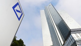 Charttechnisch hat sich die Deutsche Bank Aktie heute Morgen starken Unterstützungen genähert. Bild und Copyright: nitpicker / shutterstock.com.