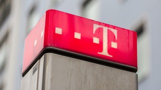 Chartanalyse der UBS zur Deutsche Telekom Aktie. Bild und Copyright: Chris Redan / shutterstock.com.