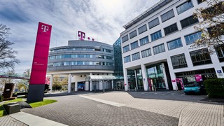 Chartanalyse der UBS zur Aktie der Deutschen Telekom. Bild und Copyright: stbuec / shutterstock.com.