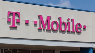Auch besser als erwartete Kundendaten von der US-Tochter T-Mobile USA haben die Telekom-Aktie nicht über den „Monster-Widerstand oberhalb von 15,45 Euro heben können. Bild und Copyright: Jonathan Weiss / shutterstock.com.
