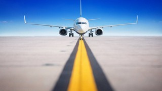 Vom Corona-Crash hat sich die Lufthansa Aktie in diesem Jahr bereits spürbar erholt. Anleger preisen bereits ein Post-Corona-Erholungsszenario für die Lufthansa und die Branche ein. Bild und Copyright: frank_peters / shutterstock.com.