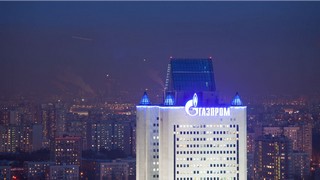 Die Gazprom Aktie war einer der „hot Stocks” in dieser Woche. Doch mittlerweile mehren sich die Warnzeichen, dass der steilen Aufwärtsbewegung die Luft ausgehen könnte. Bild und Copyright: Dontsov Evgeny / shutterstock.com.