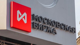 AN der Börse Moskau findet weiterhin kein Handel mit Aktien statt - allen Gerüchten zum Trotz. Bild und Copyright: Dmitri Kalvan / shutterstock.com.