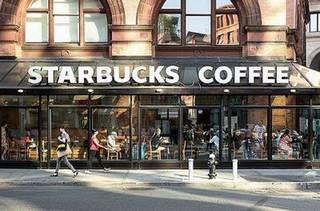 Chartanalyse zur Starbucks-Aktie. Bild und Copyright: pio3 / shutterstock.com.