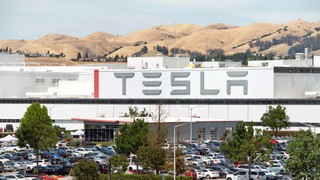 Chartanalyse zur Tesla-Aktie. Bild und Copyright: Sheila Fitzgerald / shutterstock.com.