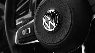 VW will seine Aktivitäten im Batteriegeschäft in dem neuen Unternehmen PowerCo bündeln. Bild und Copyright: Evannovostro / shutterstock.com.