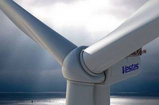 Vestas, der weltgrößte Windturbinenbauer, halbiert seine Verluste. Bild und Copyright: Vestas.