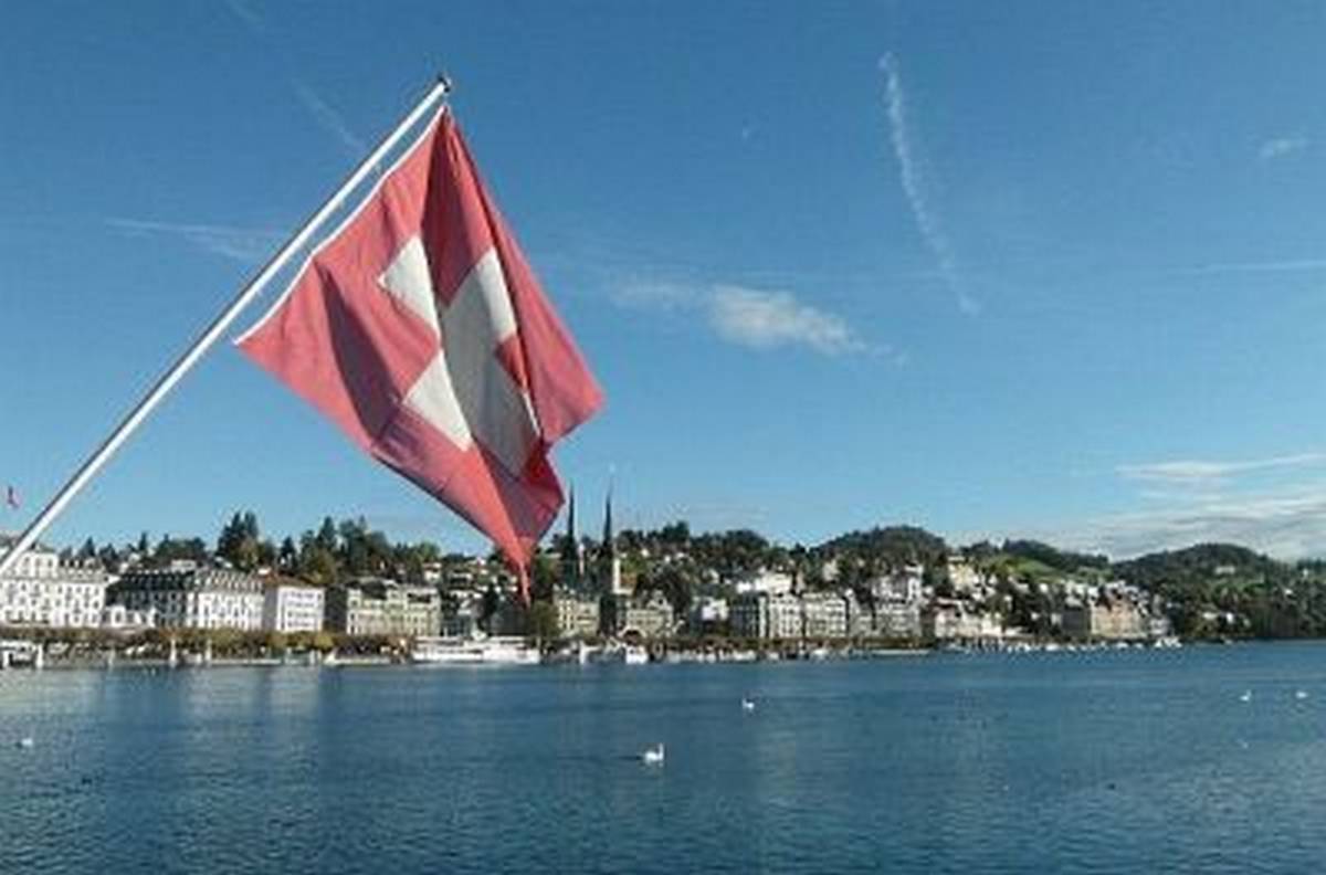 Adieu, Mindestkurs. Die Schweizer Nationalbank hat am Donnerstag die Märkte mit weitreichenden politischen Entscheidungen geschockt.