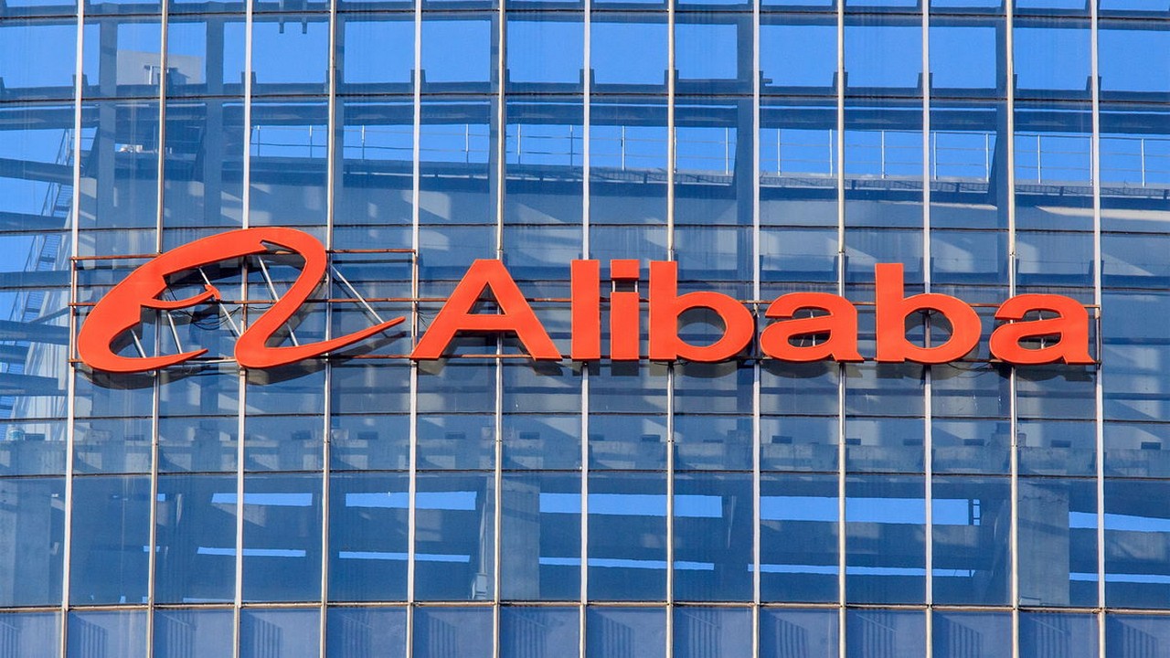 Chia verstört Investoren: Der Internetriese Alibaba wurde bereits im April mit einer Rekordstrafe von rd. 2,3 Mrd. Euro belegt und musste den Börsengang seiner Finanztochter Ant Group absagen. Bild und Copyright: testing / shutterstock.com.