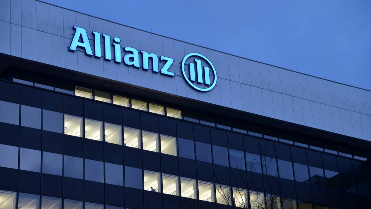 Bei der Allianz Aktie wurde heute der Dividendenabschlag vorgenommen. Bild und Copyright: nitpicker / shutterstock.com.