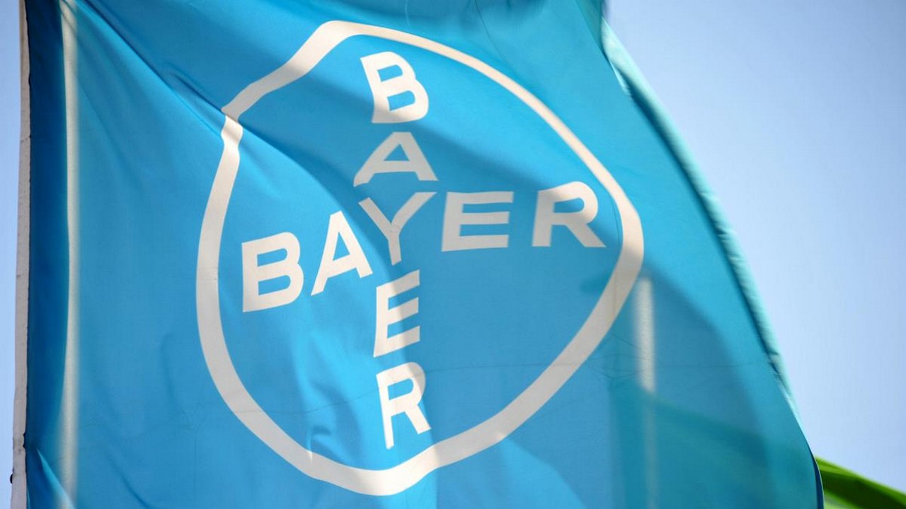Zwei aktuelle Kaufempfehlungen und eine chancenreiche Situation im Chart der Bayer Aktie - und dennoch ist hier die Ampel noch nicht auf grün gestellt. Bild und Copyright: nitpicker / shutterstock.com.