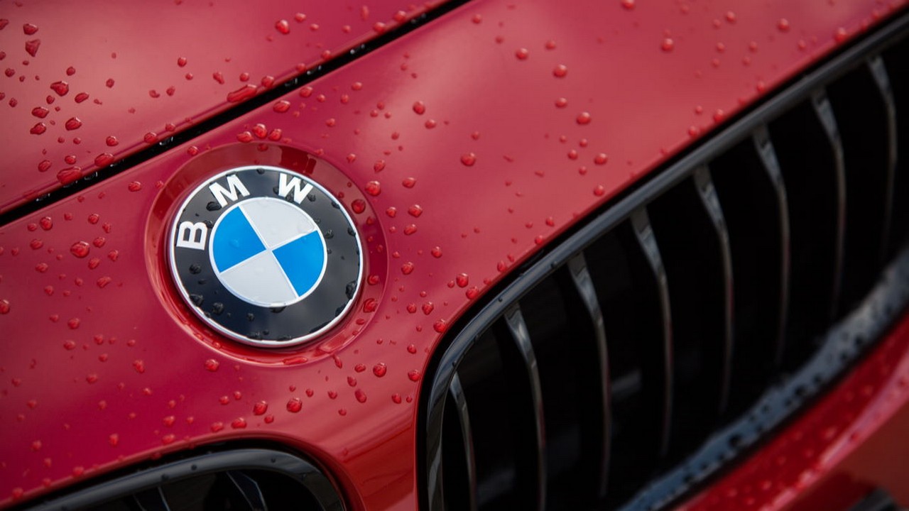 Chartanalyse der UBS zur BMW-Aktie. Bild und Copyright: Alexandru Nika / shutterstock.com.