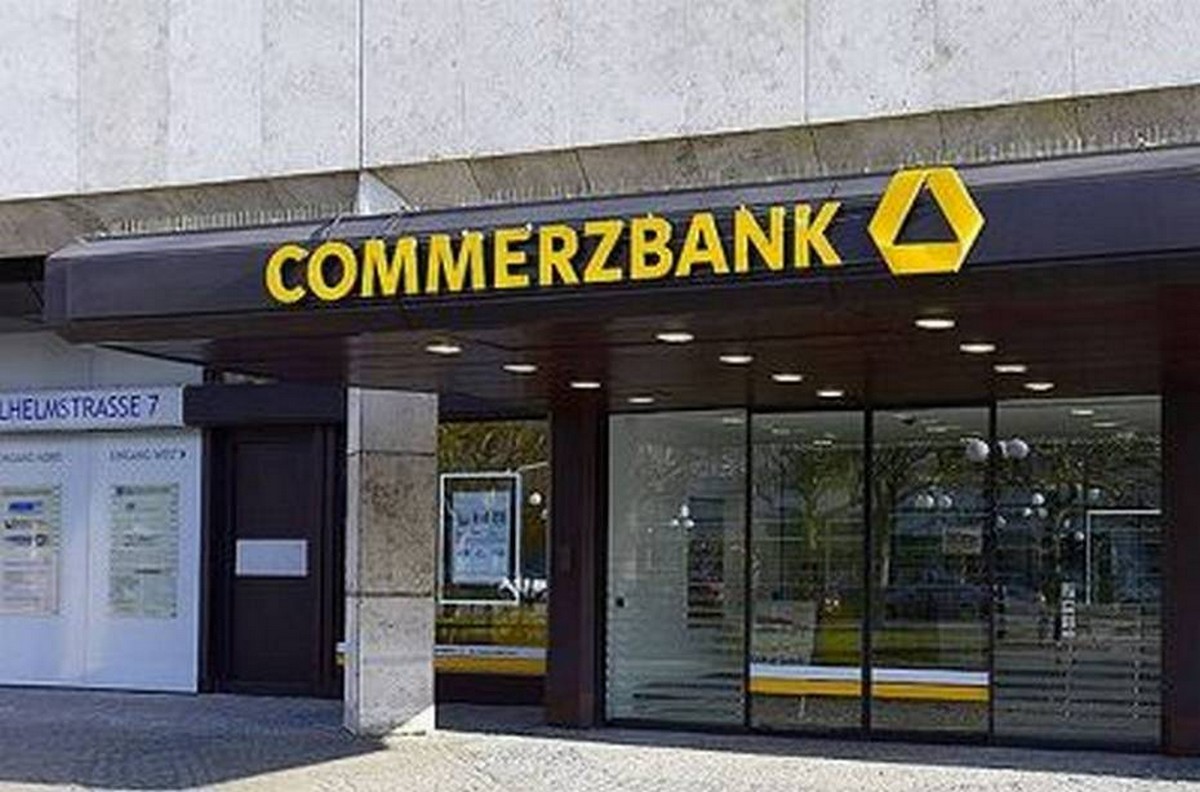 Zieht die Bundesregierung, immerhin Großaktionär bei der Commerzbank, im Hintergrund die Fäden für eine Fusion mit der Deutschen Bank? Bild und Copyright: Vytautas Kielaitis / shutterstock.com.