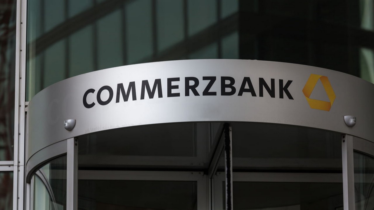 4investors-Chartanalyse zur Commerzbank Aktie. Bild und Copyright: Tobias Arhelger / shutterstock.com.