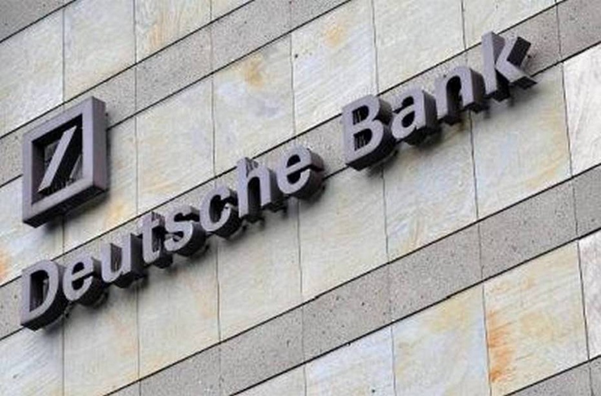 Nach einem zwischenzeitlichen Rückschlag könnte nun wieder ein mögliches Trendwendeszenario für die Deutsche Bank Aktie greifen. Bild und Copyright: Vytautas Kielaitis / shutterstock.com.