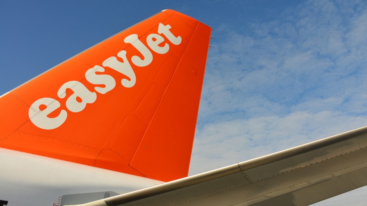 Die Reisebeschränkungen in Zusammenhang mit der CoronaPandemie haben Easyjet im ersten Halbjahr einen Verlust von 701 (Vorjahreszeitraum: -193) Mio. GBP eingebrockt. Bild und Copyright: nitpicker / shutterstock.com.