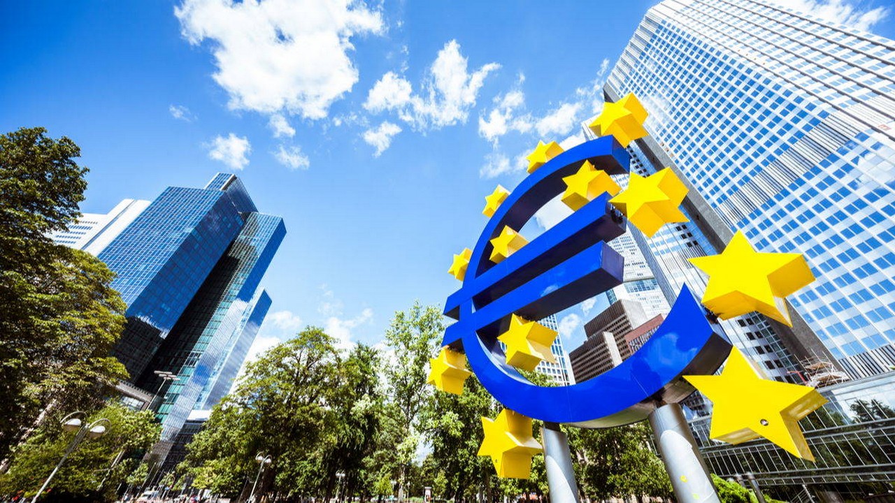 Der Euro hat in einer Gegenbewegung Teile der Kursverluste des Vortages aufgeholt. Bild und Copyright: telesniuk / shutterstock.com.