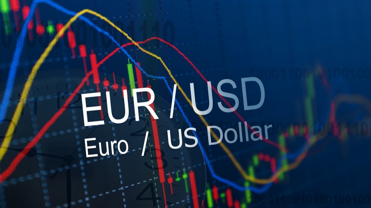 Das Währungspaar EUR/USD hat die untere Trendkanalbegrenzung im Wochenchart erreicht und könnte hier wieder nach oben abdrehen und eine längere Aufwärtsbewegung starten. Bild und Copyright: autsawin uttisin / shutterstock.com.