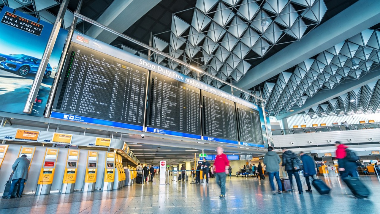 Frankfurter Flughafen. Bild und Copyright: katjen / shutterstock.com.