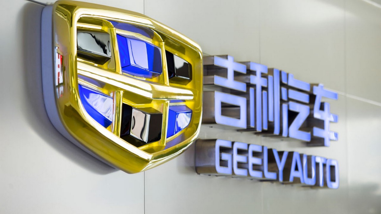 Ein potenzielles charttechnisches Kaufsignal bei der Geely Aktie wackelt - es wäre ein wichtiges Trading-Signal für den chinesischen Auto-Titel. Bild und Copyright: xieyuliang / shutterstock.com.