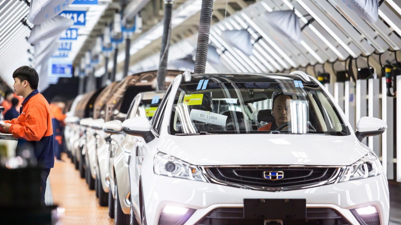 Die CPCA rechnet mit einem Umsatzeinbruch für Autos in China von 25% bis 30% im ersten Quartal sowie einem Minus von 5% auf das Gesamtjahr. Bild und Copyright: xieyuliang / shutterstock.com.