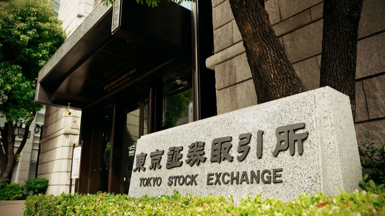 Nach wie vor geben ausländische Investoren in Japan den Ton an. Sie halten rund 30% der Aktien und zeichnen für 70% des Handels verantwortlich. Bild und Copyright: Songquan Deng / shutterstock.com.