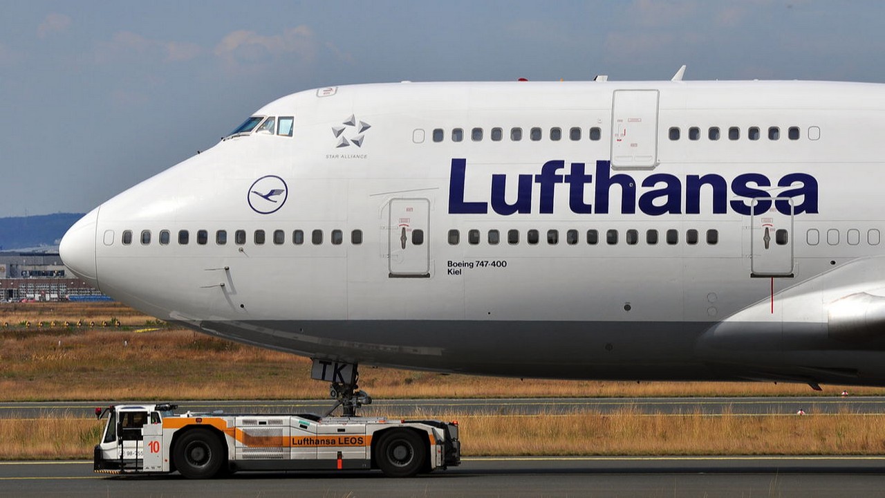 Die Lufthansa kündigt zwar eine Rückkehr zu Dividendenzahlungen an. Für 2022 schüttet man aber noch nichts aus. Bild und Copyright: Vytautas Kielaitis / shutterstock.com.