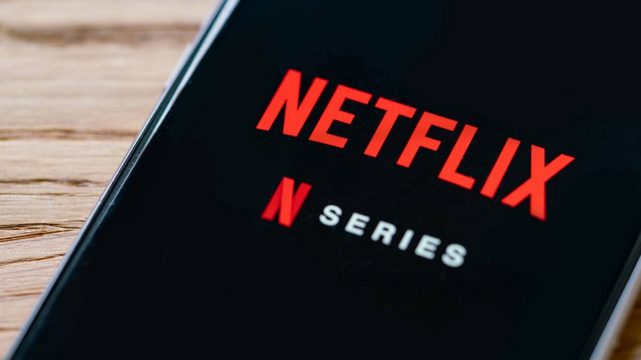 Chartanalyse der UBS zur Netfliy Aktie. Bild und Copyright: Alexander Kirch / shutterstock.com.