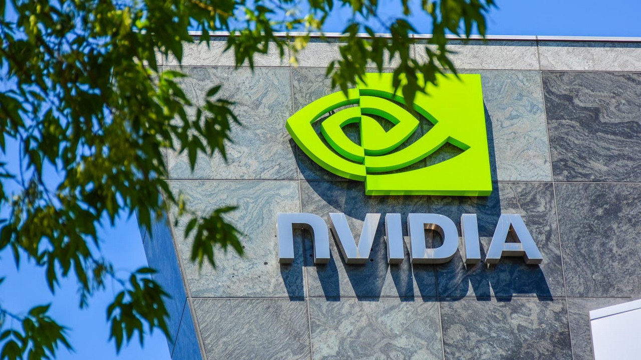 Die Nvidia-Aktie zieht seit Monaten viel Geld und Aufmerksamkeit an der Börse an. Bild und Copyright: jejim / shutterstock.com.