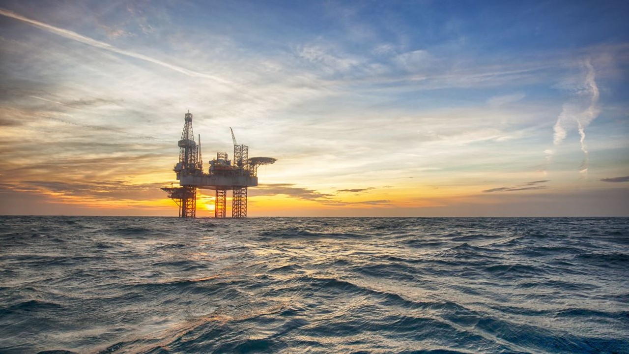 Der Ölpreisanstieg hinterlässt Spuren bei der Aktie von Royal Dutch Shell, die den Aktienanalysten bei Independent Research eine Kaufempfehlung wert ist. Bild und Copyright: Lukasz Z / shutterstock.com.