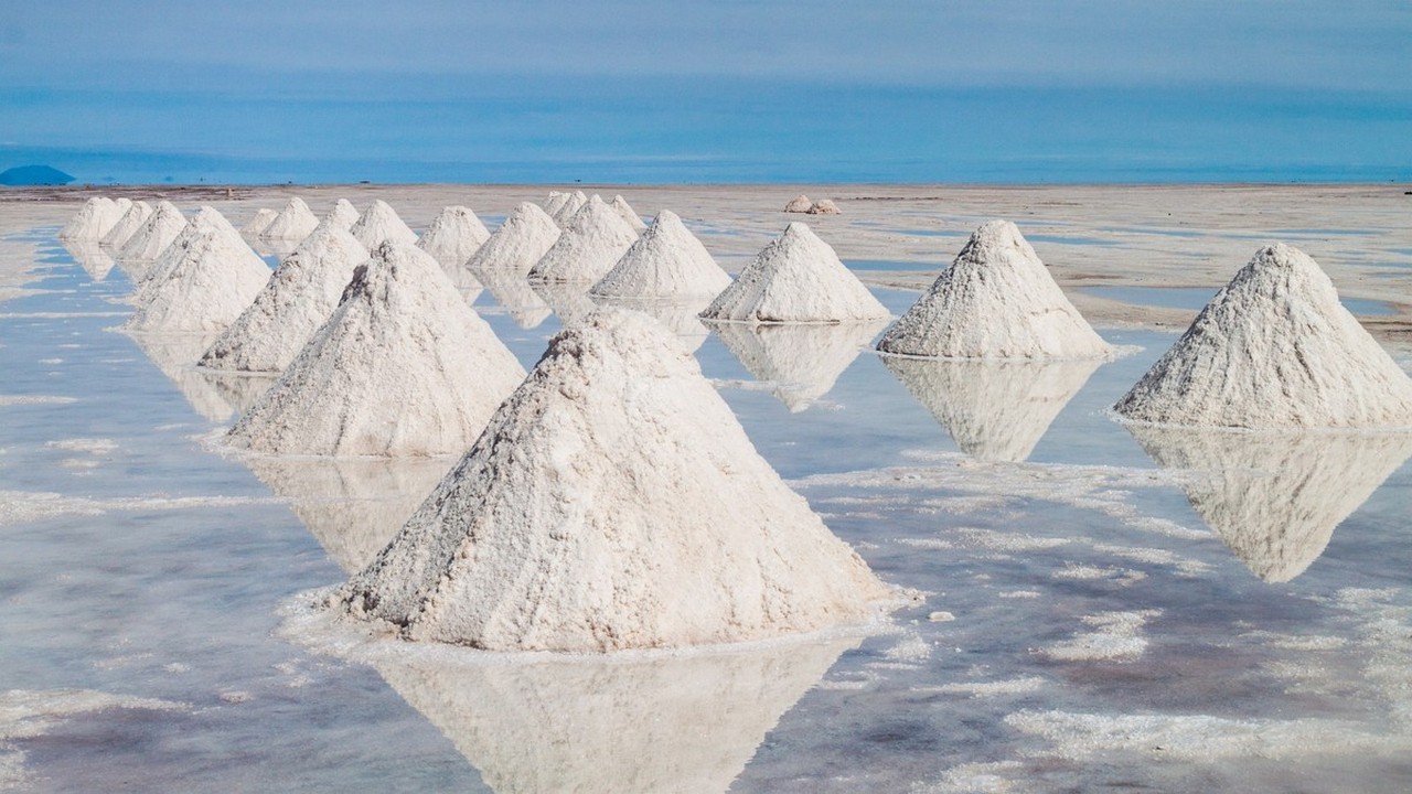 Lithium-Abbau. Bild und Copyright: Neil Lockhart / shutterstock.com.