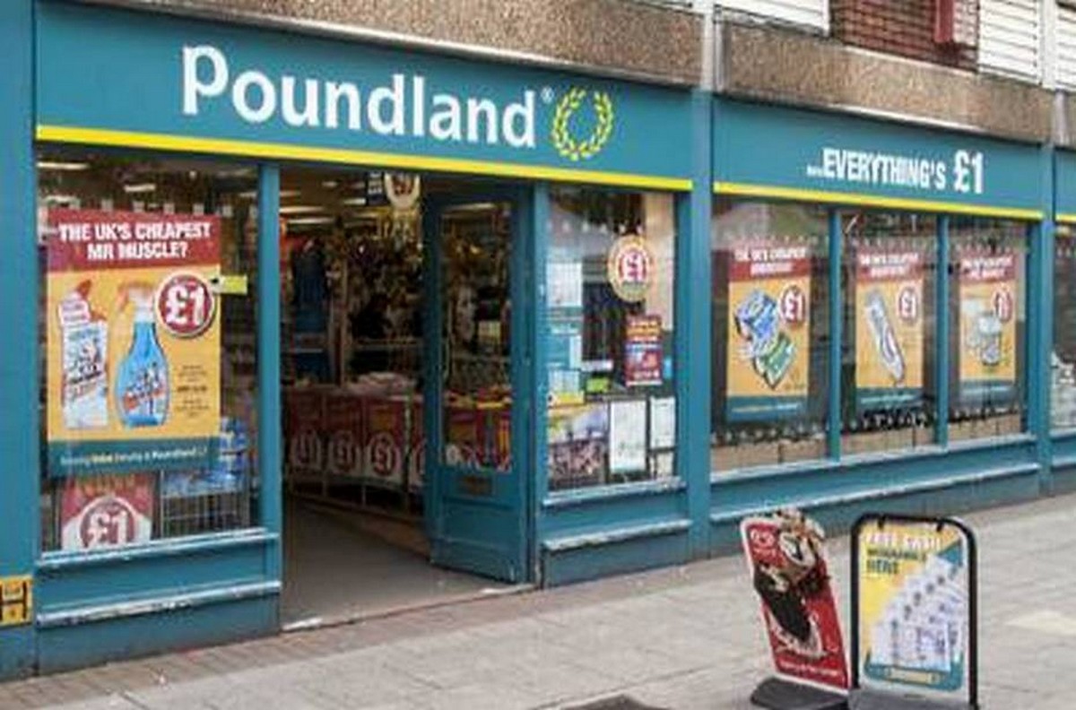 Die britische Poundland-Kette gehört zu den Europa-Aktivitäten der hoch verschuldeten Steinhoff International. Investoren sollen Interesse gezeigt haben. Bild und Copyright: Barry Barnes / shutterstock.com.