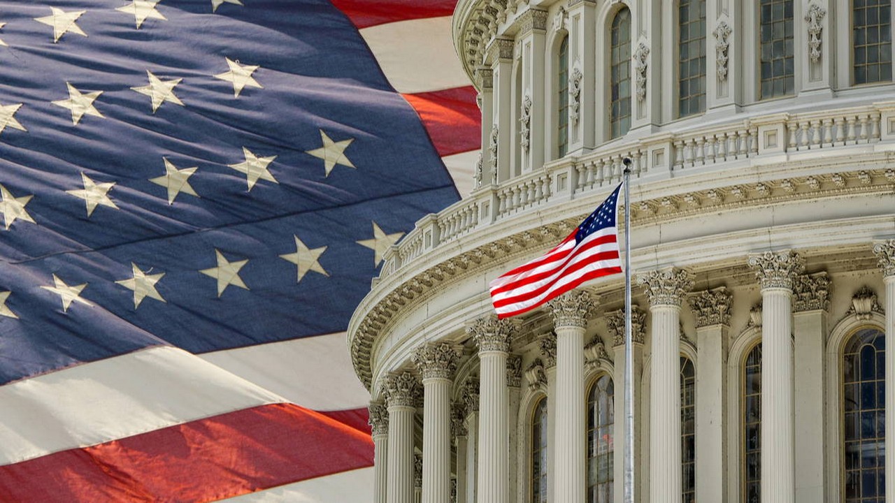 Auch zwei Tage nach den US-Wahlen ist der Kampf um das Weiße Haus und den Kongress noch nicht beendet. Bild und Copyright: Andrea Izzotti / shutterstock.com.