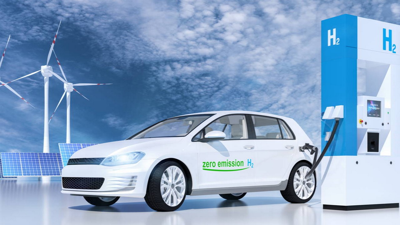 Nicht nur die Produktion der mit Batterien angetriebenen Elektrofahrzeuge, sondern auch die Herstellung von synthetischen Kraftstoffen auf Wasserstoffbasis verbrauche große Mengen an Wasser.. Bild und Copyright: Alexander Kirch / shutterstock.com.