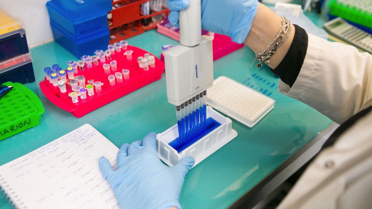Das Biotech-Unternehmen Abivax legt in den USA ein Aktienangebot über rund 600 Millionen Dollar auf. Bild und Copyright: Abivax.
