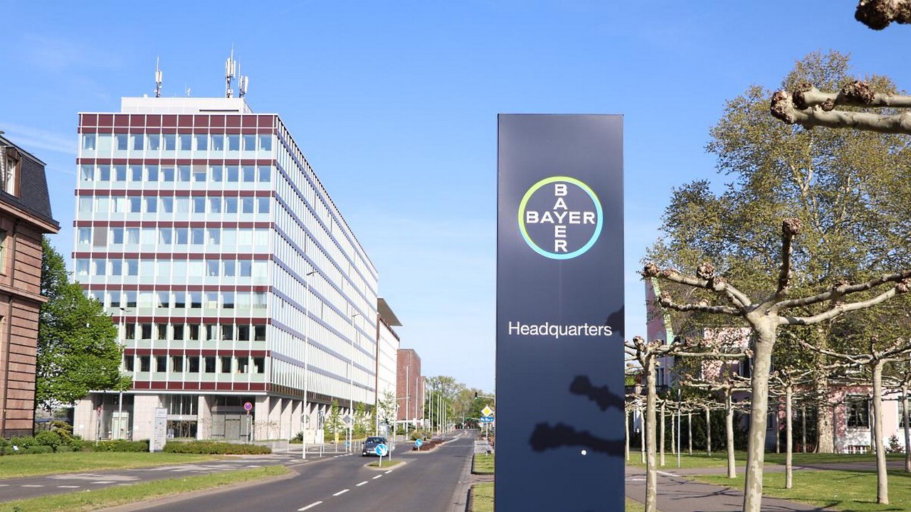 Bayer-Zentrale in Leverkusen. Der Aktie des DAX-Konzerns droht ein schweres Verkaufssignal. Bild und Copyright: Michael Barck / 4investors.