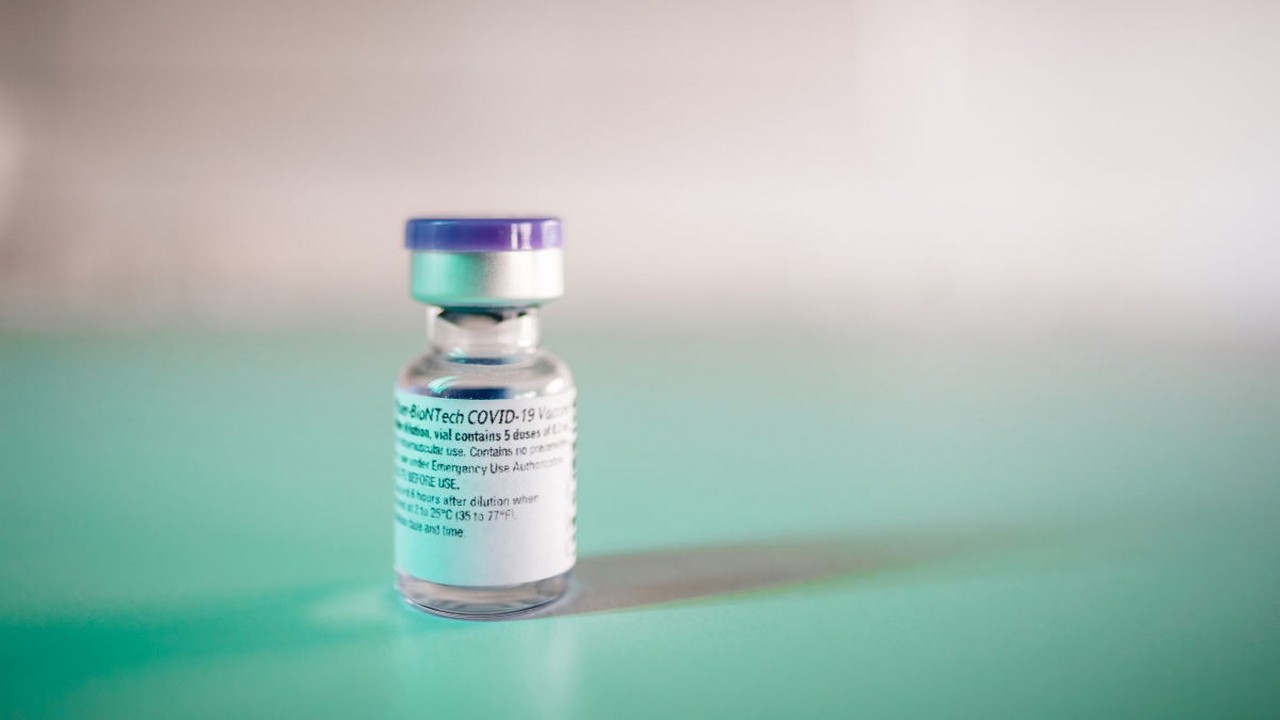 Mit positiven Entscheidungen für die Zulassungsanträge zu den angepassten COVID-19 Impfstoffen ist sowohl in den USA als auch in der EU zu rechnen. Bild und Copyright: BioNTech.