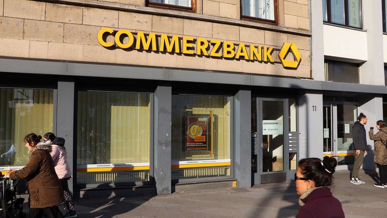 Kann die Commerzbank Aktie charttechnisch den Baissetrend hinter sich lassen? Bild und Copyright: Michael Barck / www.4investors.de.