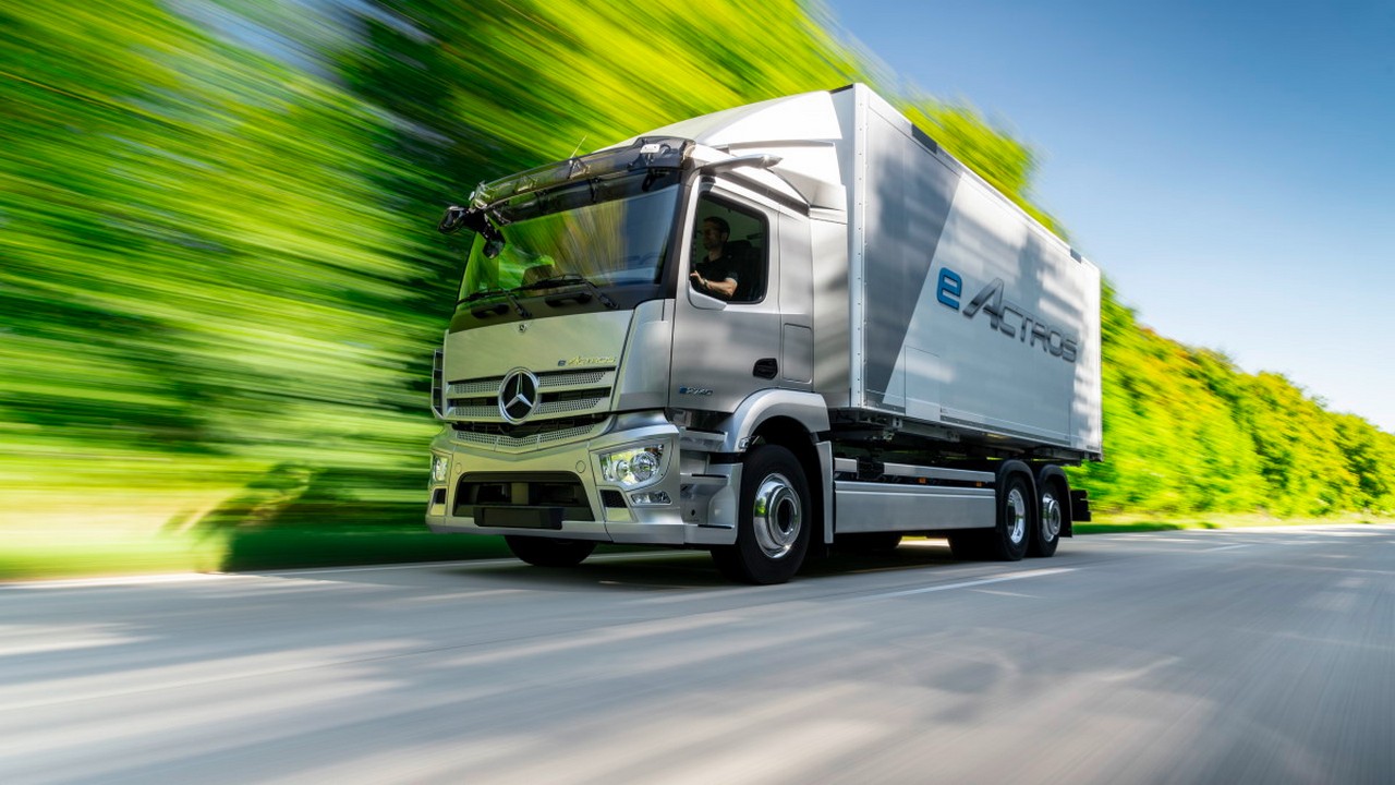 Trotz des herausfordernden wirtschaftlichen Umfelds blickt Daimler Truck weiter optimistisch auf das laufende Jahr. Bild und Copyright: Daimler Truck.