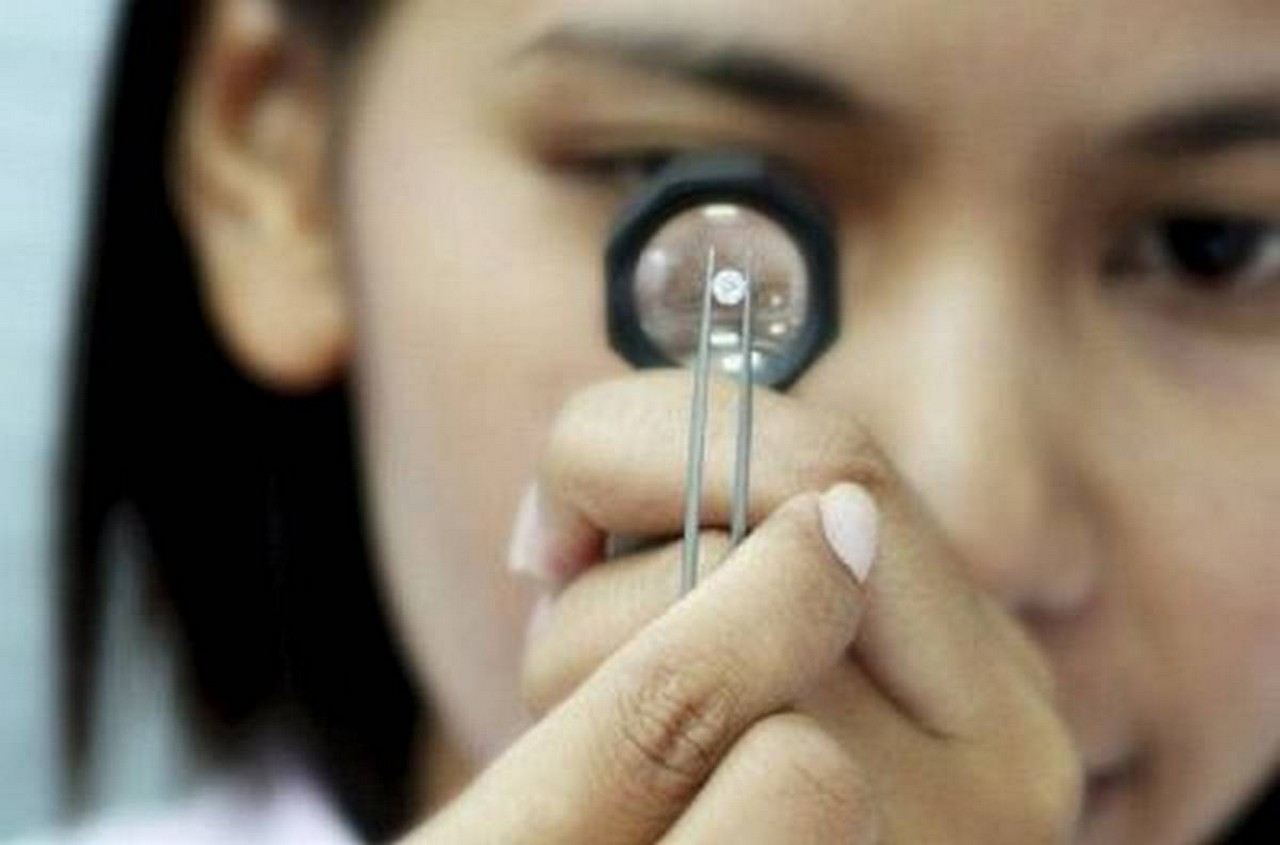 Die Produktion des Schmuckherstellers elumeo soll um 80 Prozent ansteigen. Foto und Copyright: elumeo.