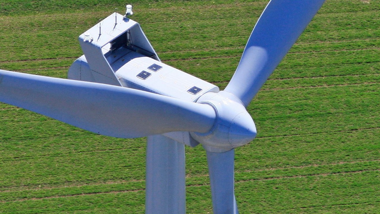 Windenergieanlage von Encavis. Das Hamburger Unternehmen betreibt zudem Solarenergieanlagen. Bild und Copyright: Encavis