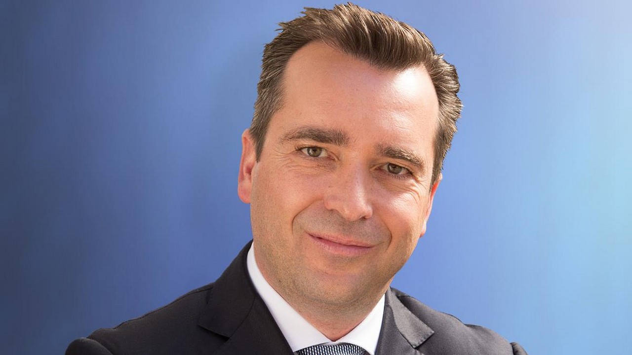 Falk Raudies, Vorstand der FCR Immobilien AG, spricht im Interview mit der Redaktion von www.4investors.de unter anderem über die laufende Kapitalerhöhung des Konzerns und den Wert der FCR-Aktie. Bild und Copyright: FCR immobilien AG.