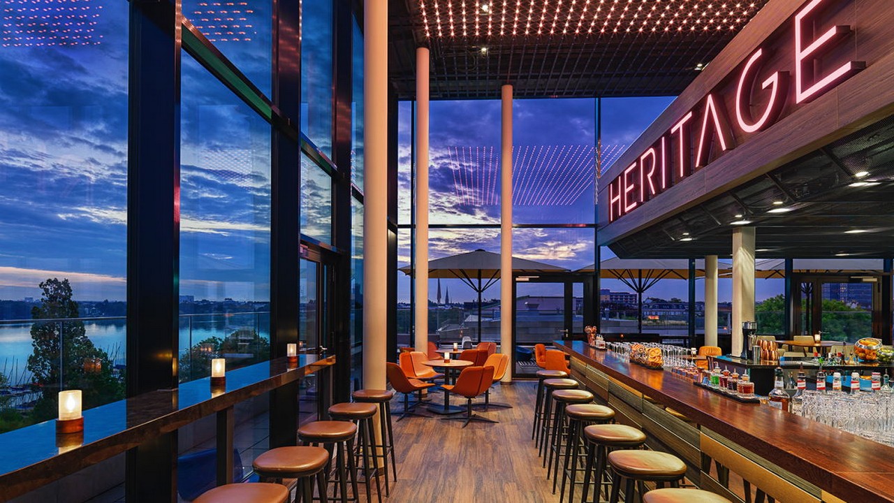 MHP betreibt derzeit zehn Hotels, unter anderem das Le Méridien in Hamburg mit der Heritage Rooftop Bar. Bild und Copyright: MHP Hotel.