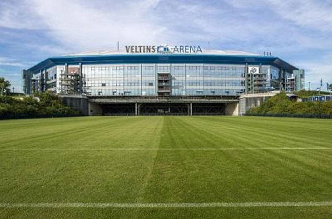 Schalke 04 emittiert eine neue Anleihe. Der Fußballklub aus Gelsenkirchen will damit höher verzinste alte Schulden abtragen und Zinsen sparen. Bild und Copyright: FC Schalke 04.