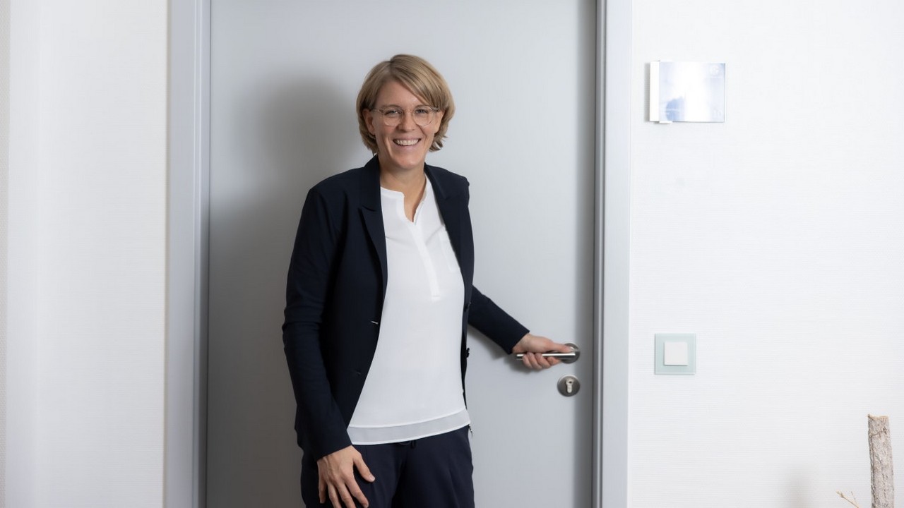 Christina Rühl-Hamers, Mitglied des Vorstands von S04, im Exklusivinterview mit der 4investord-Redaktion. Bild und Copyright: FC Schalke 04.